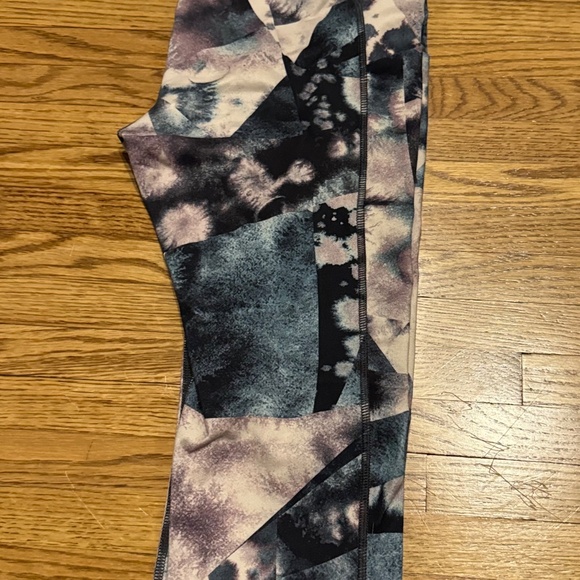 lucy Studio High Rise Hatha Capri Leggings - Picture 2 of 4